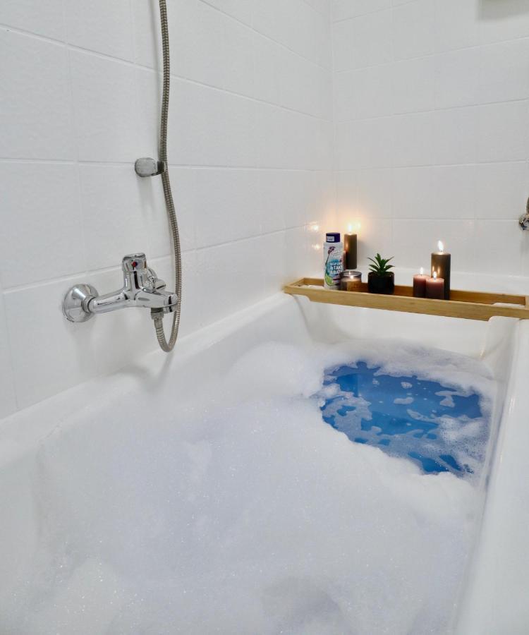 Sapphire Apartment: Free Parking + Netflix + Bathtub Essen Exterior photo